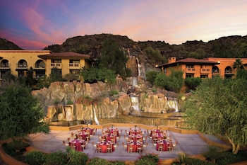 Hotel Exterior at Hilton Phoenix Tapatio Cliffs Resort