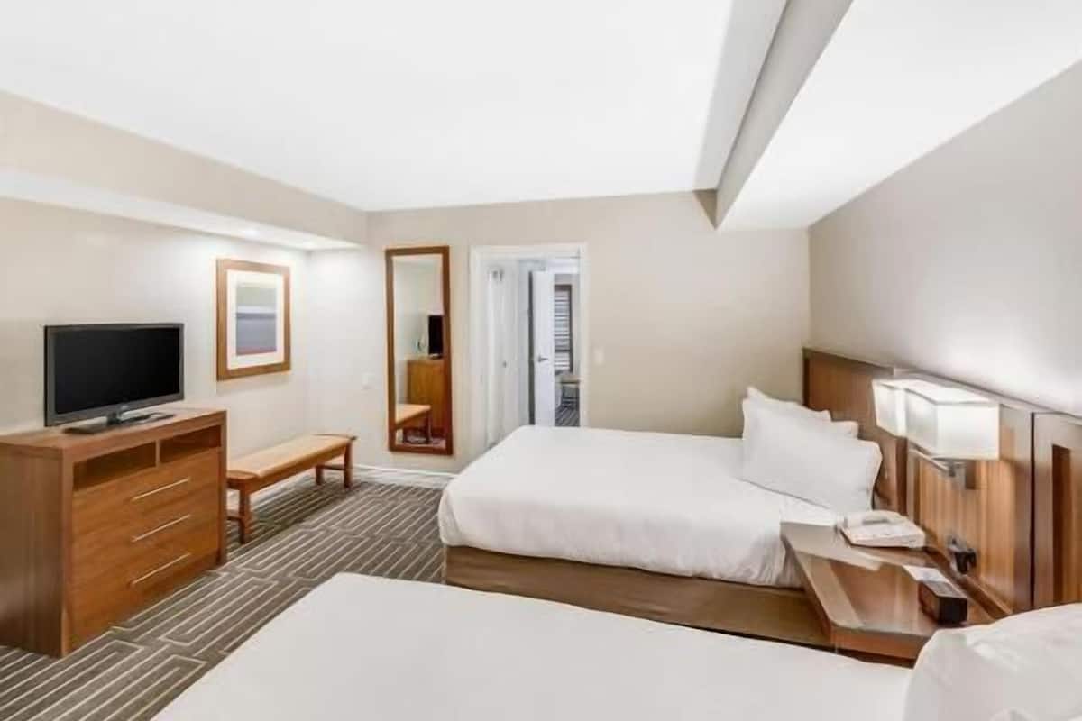 1 bedroom, premium bedding, pillowtop beds, in-room safe