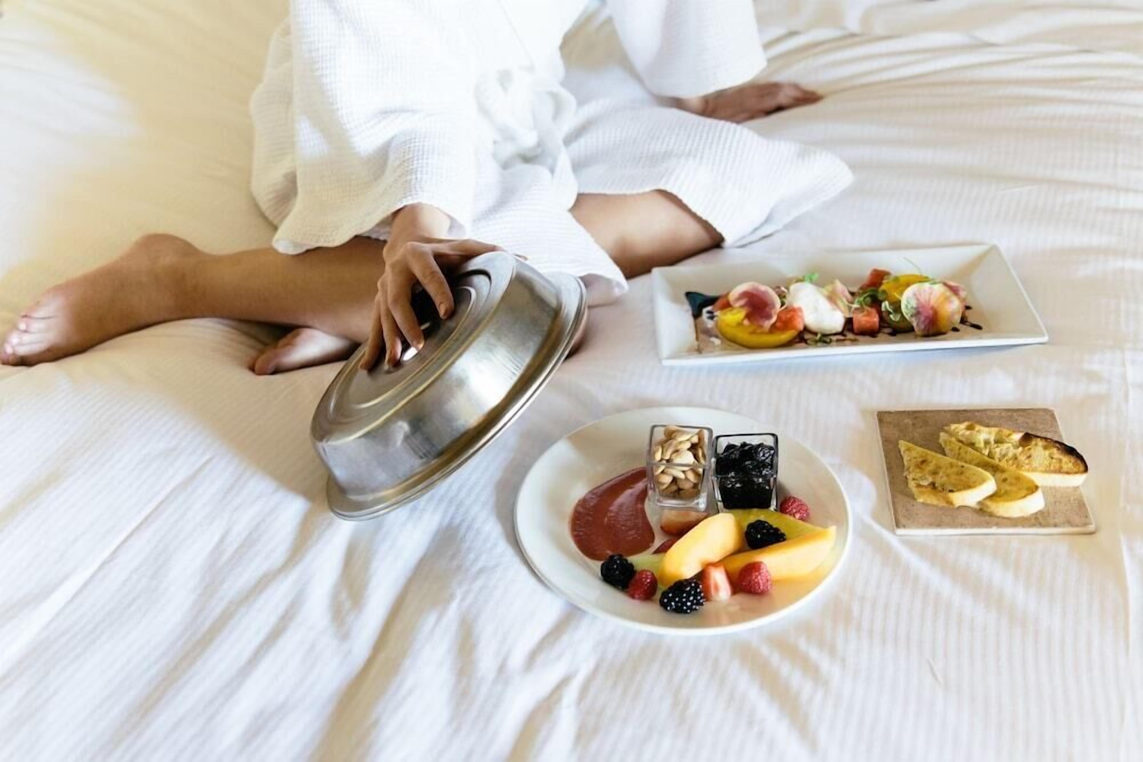 1 bedroom, premium bedding, pillowtop beds, in-room safe