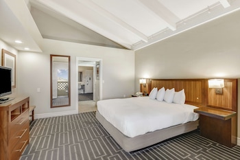 1 bedroom, premium bedding, pillowtop beds, in-room safe at Hilton Phoenix Tapatio Cliffs Resort