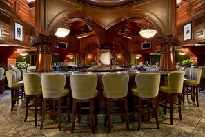 3 bars/lounges, poolside bar - Hilton Phoenix Tapatio Cliffs Resort (Phoenix)