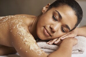 A person lying down with a towel and salt on their shoulder. - Hilton Phoenix Tapatio Cliffs Resort (Phoenix)