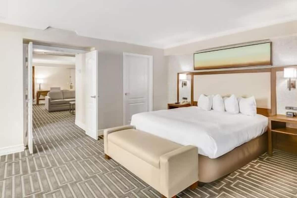 1 bedroom, premium bedding, pillowtop beds, in-room safe