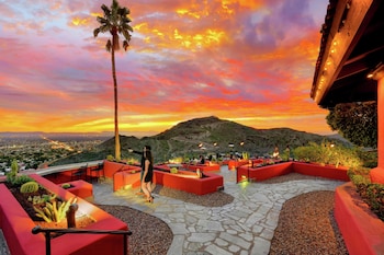3 restaurants; breakfast, lunch, and dinner served at Hilton Phoenix Tapatio Cliffs Resort