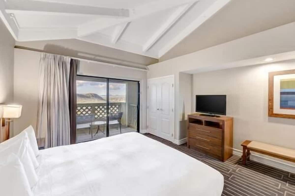1 bedroom, premium bedding, pillowtop beds, in-room safe