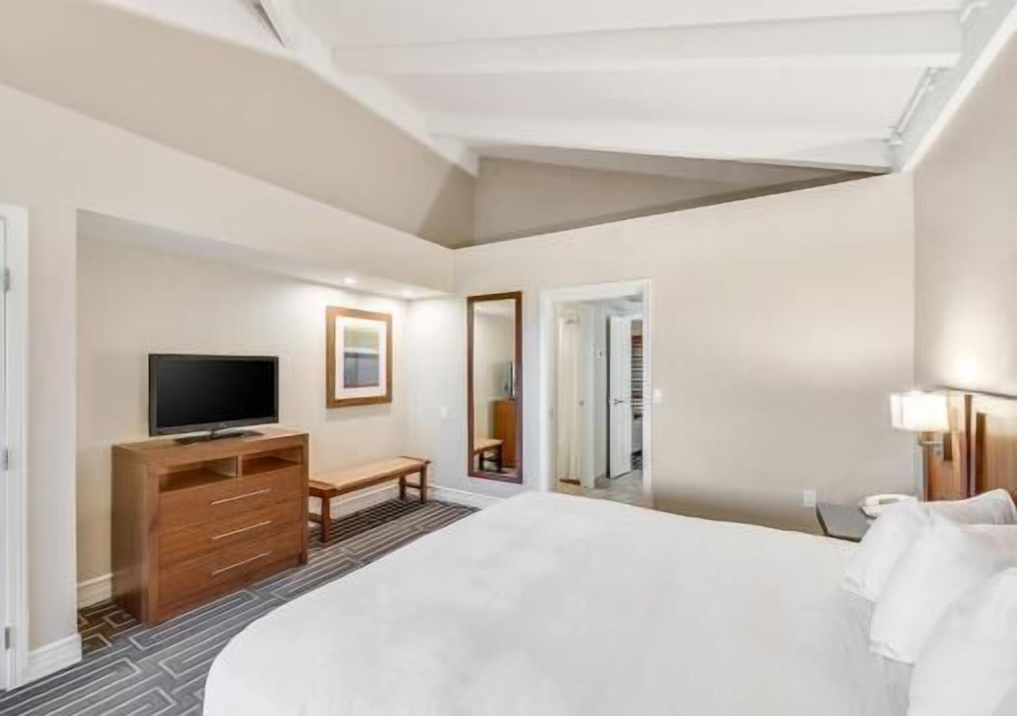 1 bedroom, premium bedding, pillowtop beds, in-room safe