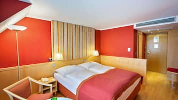 2 bedrooms, in-room safe, desk, soundproofing