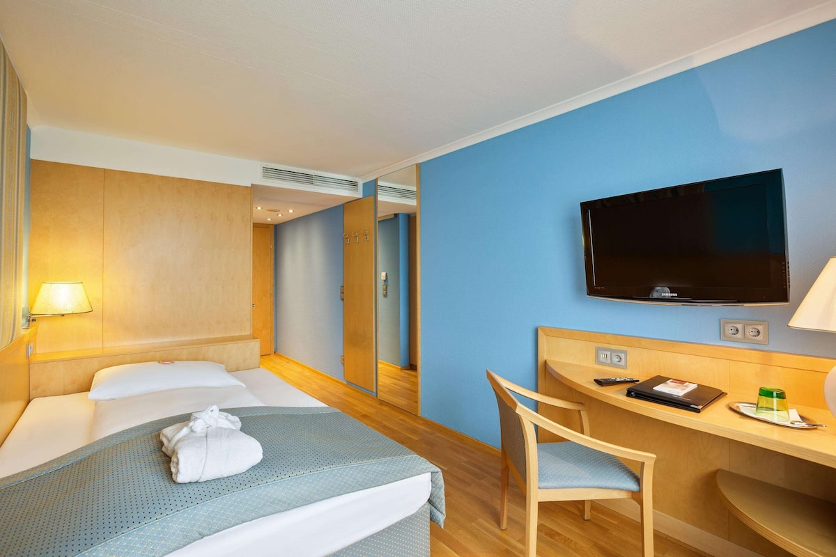 2 bedrooms, in-room safe, desk, soundproofing