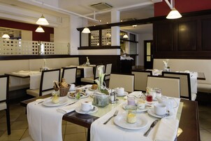 Café da manhã, almoço e jantar