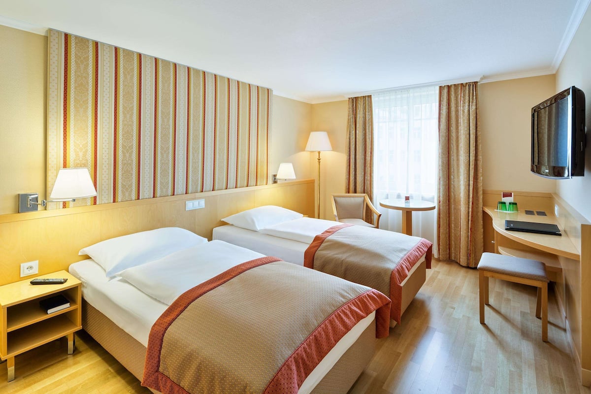 2 bedrooms, in-room safe, desk, soundproofing