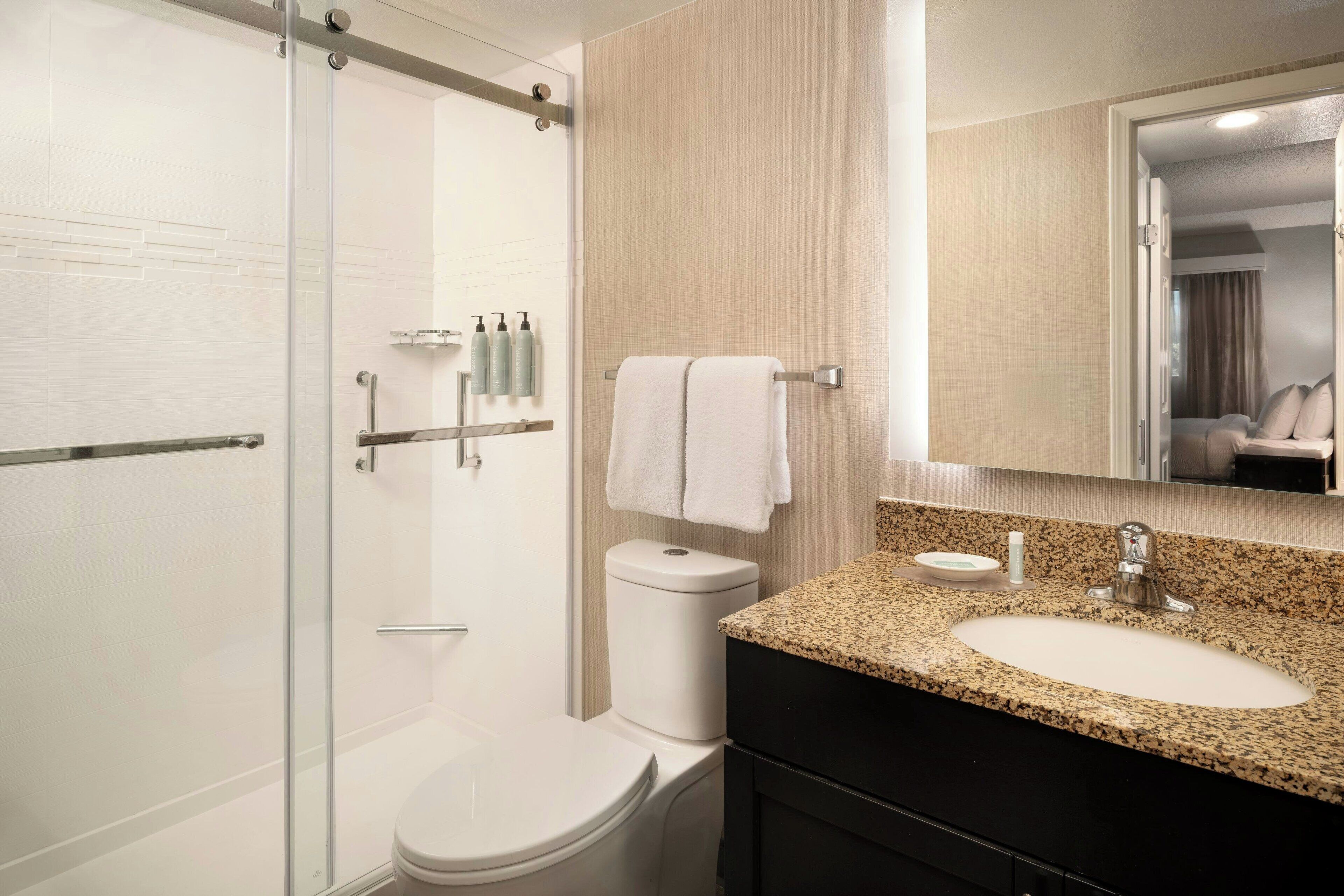 suite, 2 bedrooms, non smoking | bathroom | combined shower/bathtub, free toiletries, hair dryer, towels