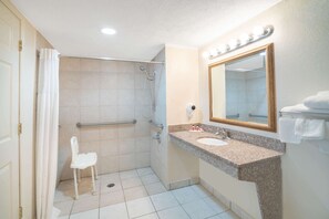 Combined shower/tub, free toiletries, hair dryer, towels - Days Inn by Wyndham Cave City (Cave City)