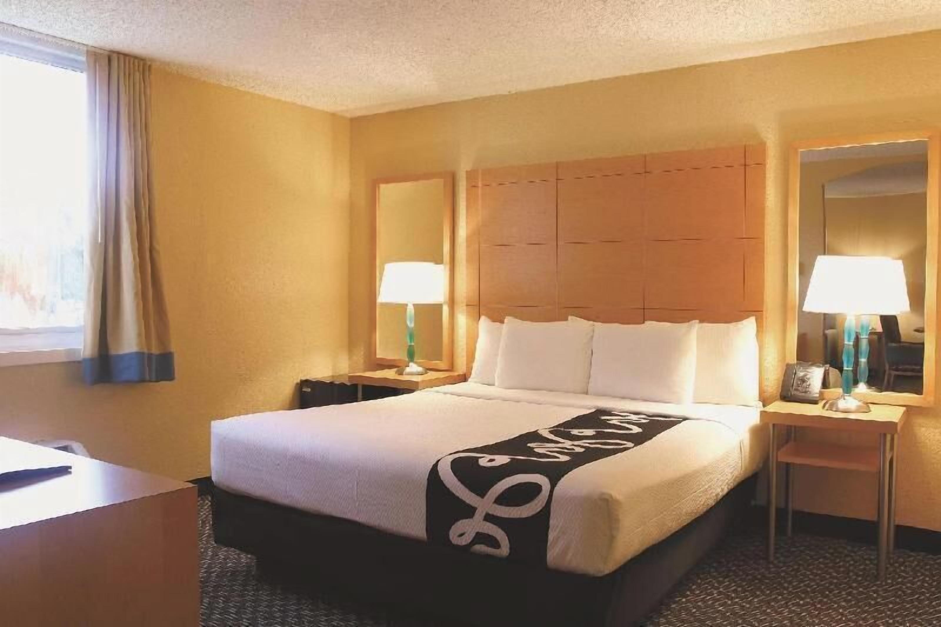 Ropa de cama de alta calidad y tabla de planchar con plancha 