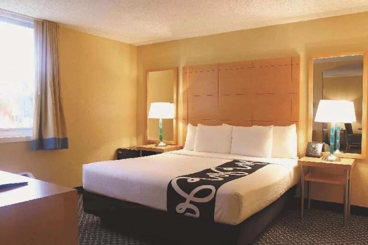 Ropa de cama de alta calidad y tabla de planchar con plancha