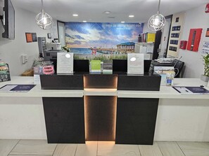 Mostrador de check-in y check-out