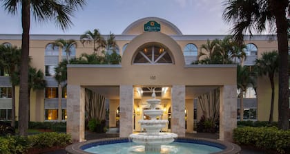 La Quinta Inn & Suites by Wyndham Deerfield Beach I-95