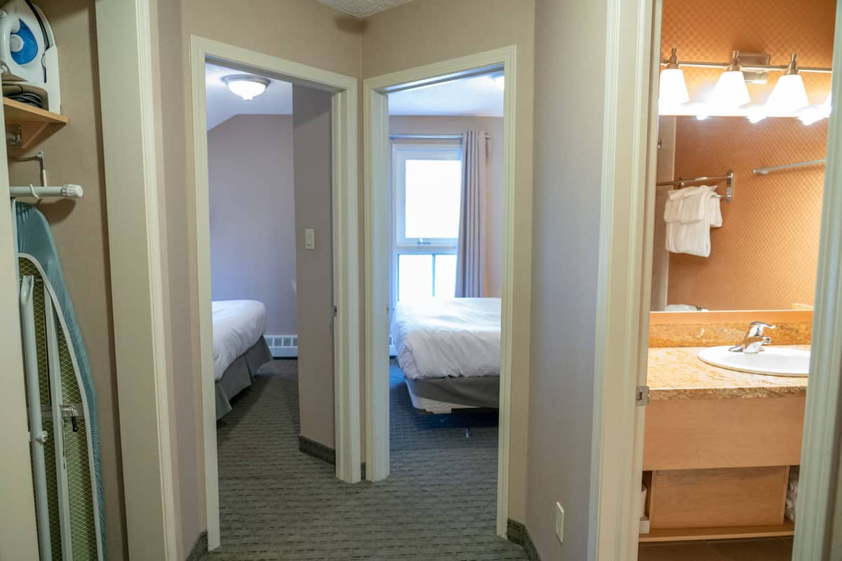 Condo, 2 Bedrooms (with Kitchen)