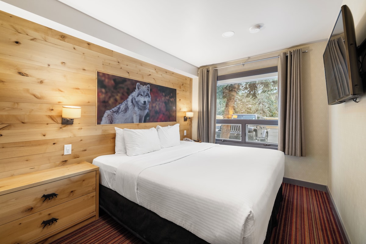 Superior Loft (Wolf Condo)