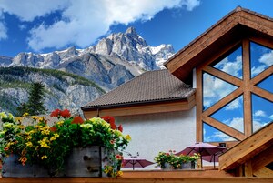 A building with large windows and a mountain view.
