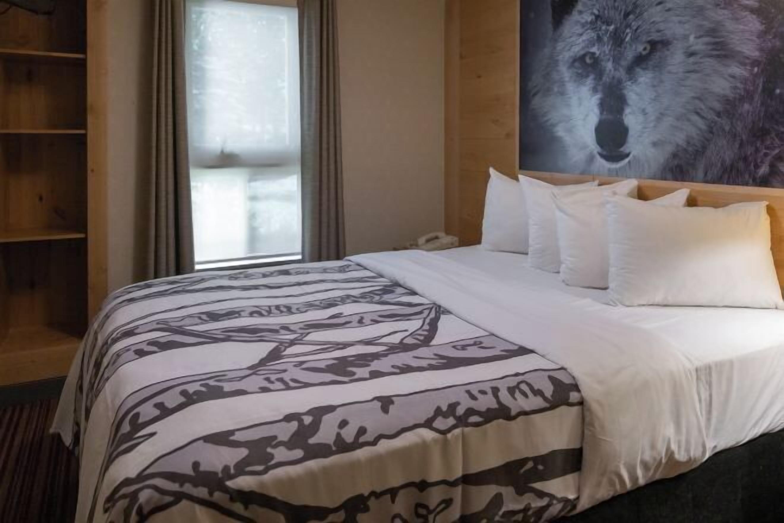 Hochwertige Bettwaren, Zimmersafe, Bügeleisen/Bügelbrett