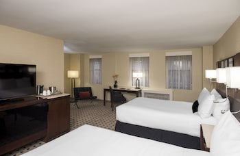 Premium bedding, pillowtop beds, in-room safe, blackout drapes at Warwick Hotel Rittenhouse Square Philadelphia
