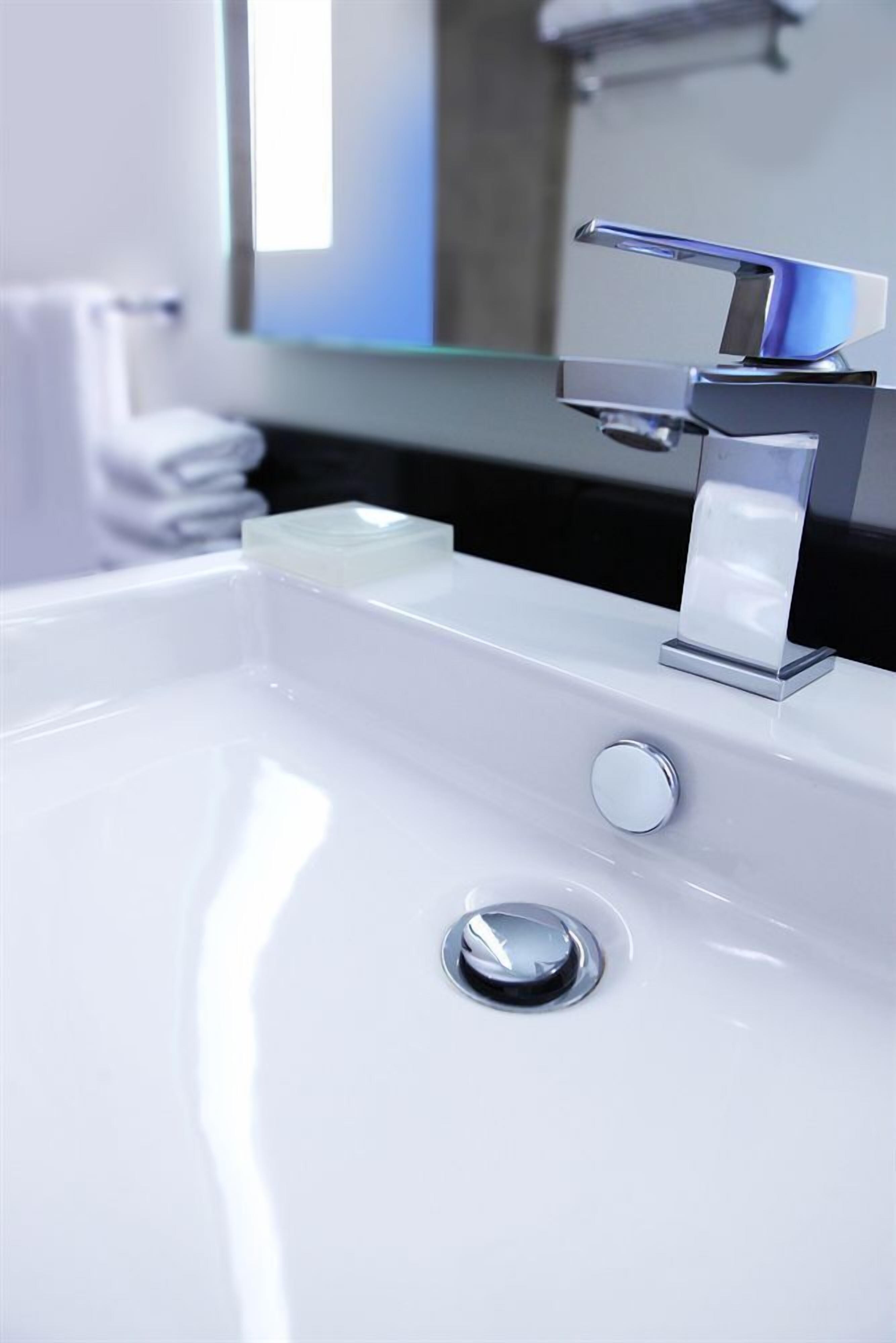 combined shower/bathtub, designer toiletries, hair dryer, towels