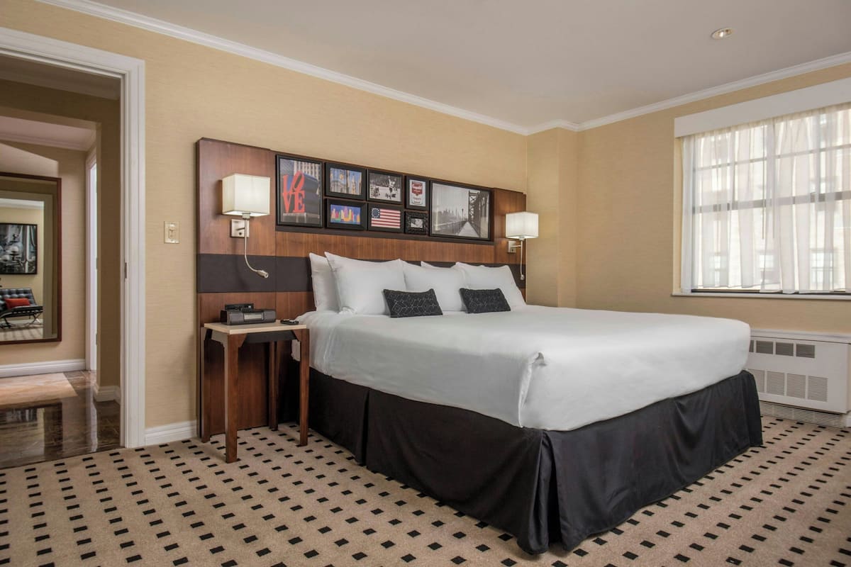 Signature Suite, 1 King Bed with Sofa bed | 1 bedroom, premium bedding, pillowtop beds, in-room safe