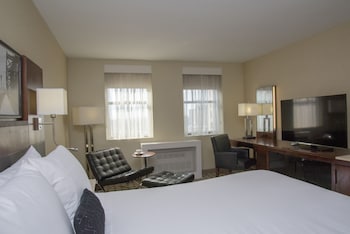 Premium bedding, pillowtop beds, in-room safe, blackout drapes at Warwick Hotel Rittenhouse Square Philadelphia