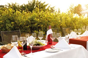 Breakfast, lunch, dinner served; international cuisine, alfresco dining 