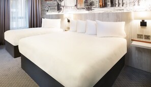 غرفة سوبيريور مزدوجة (and Single Bed) | مكتب ومكواة/لوح كي وواي فاي مجانًا وملاءات أسرّة