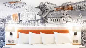 1 phòng ngủ, bàn, bàn ủi/dụng cụ ủi quần áo