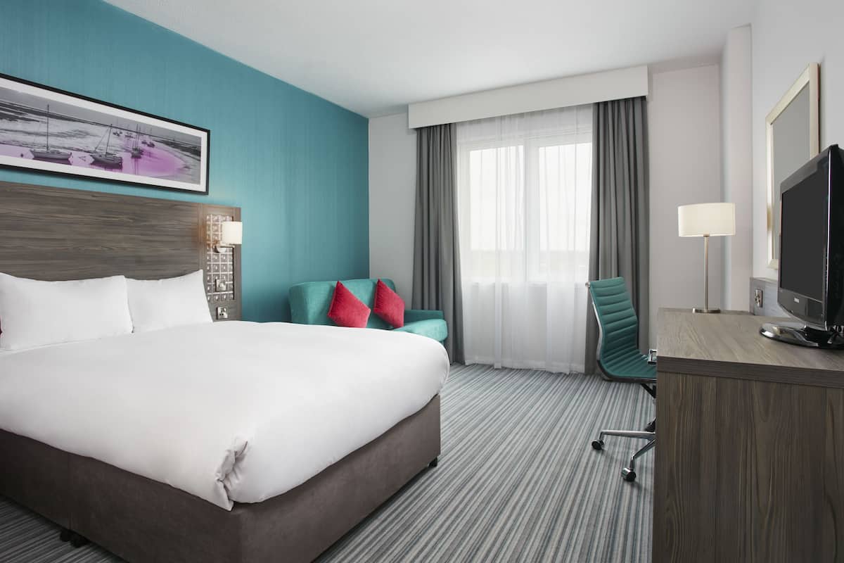 Desk, iron/ironing board (on request), WiFi (free), bed sheets