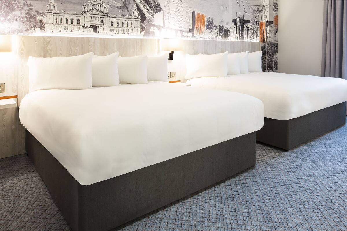 Superior Double Double | Desk, iron/ironing board (on request), WiFi (free), bed sheets