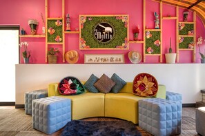 Se sirven comidas, cenas y cocina mexicana