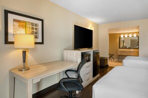 Habitación estándar, 2 camas matrimoniales, para no fumadores, refrigerador y microondas | Ropa de cama hipoalergénica y camas con pillow-top