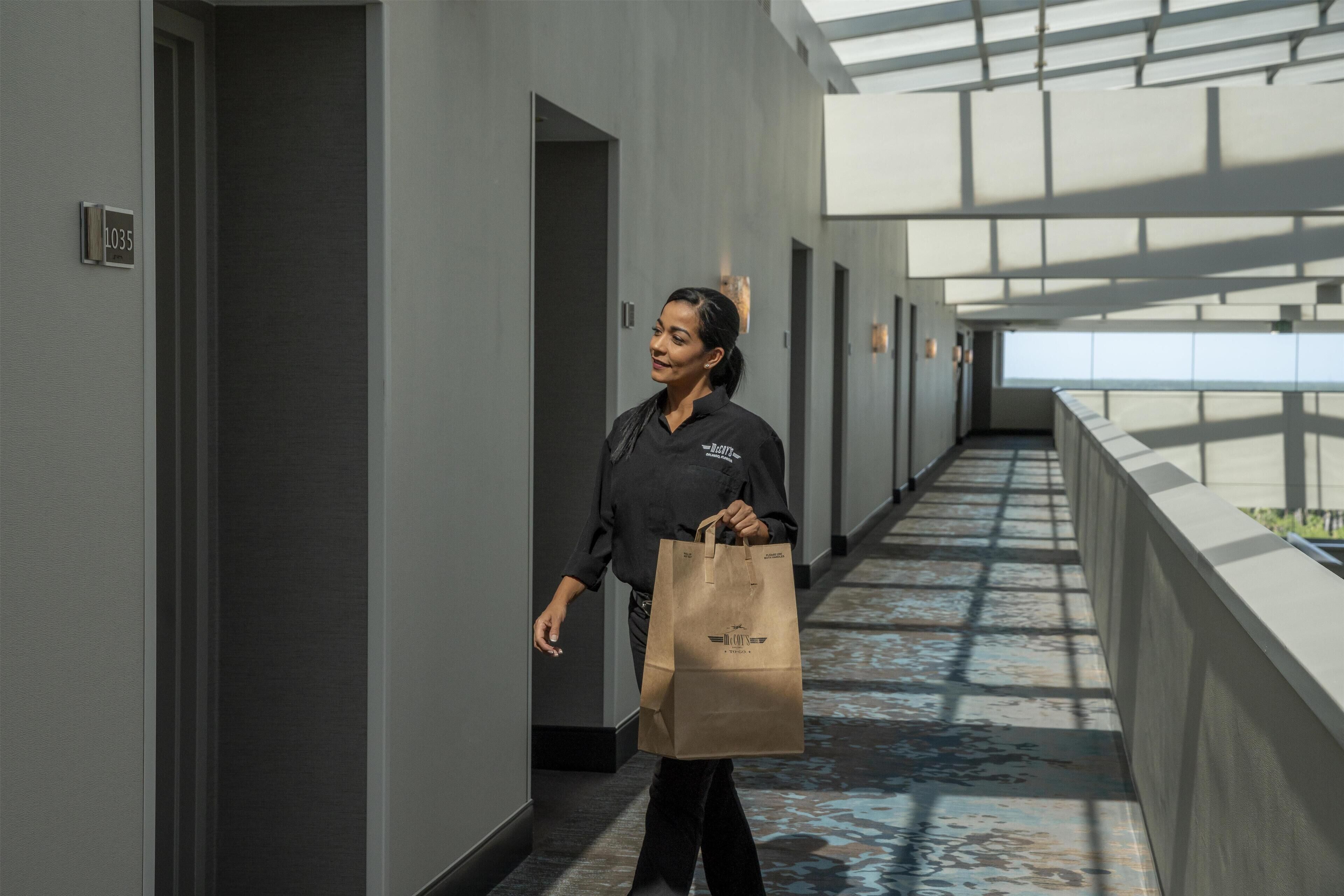 2 restaurants, breakfast, lunch, dinner served; American cuisine 