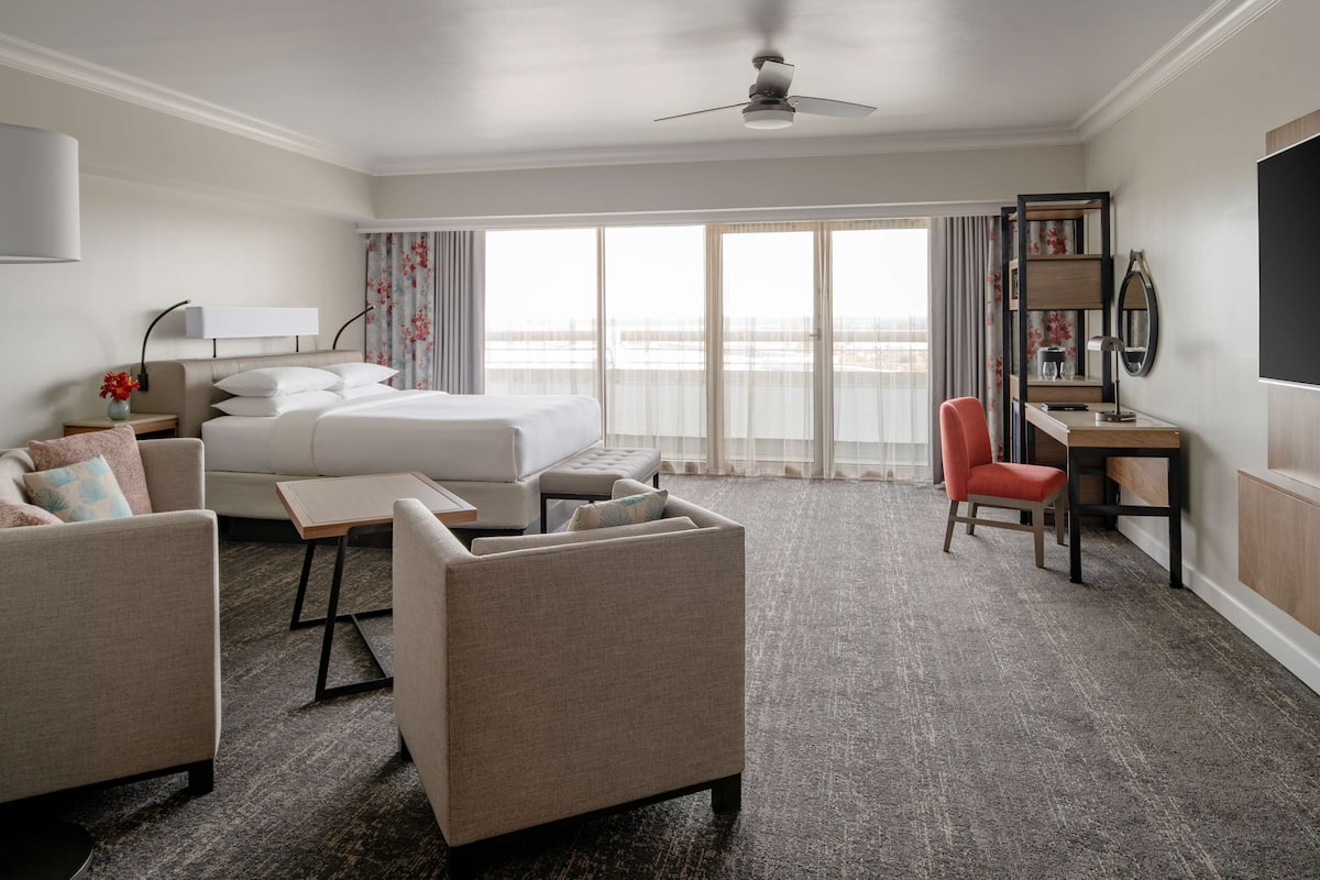 Premium bedding, down comforters, pillowtop beds, in-room safe