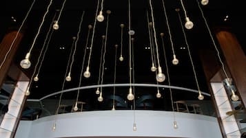 2 restaurants, breakfast, lunch, dinner served; American cuisine