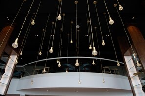 2 restaurantes; se sirven desayunos, almuerzos y cocina americana 