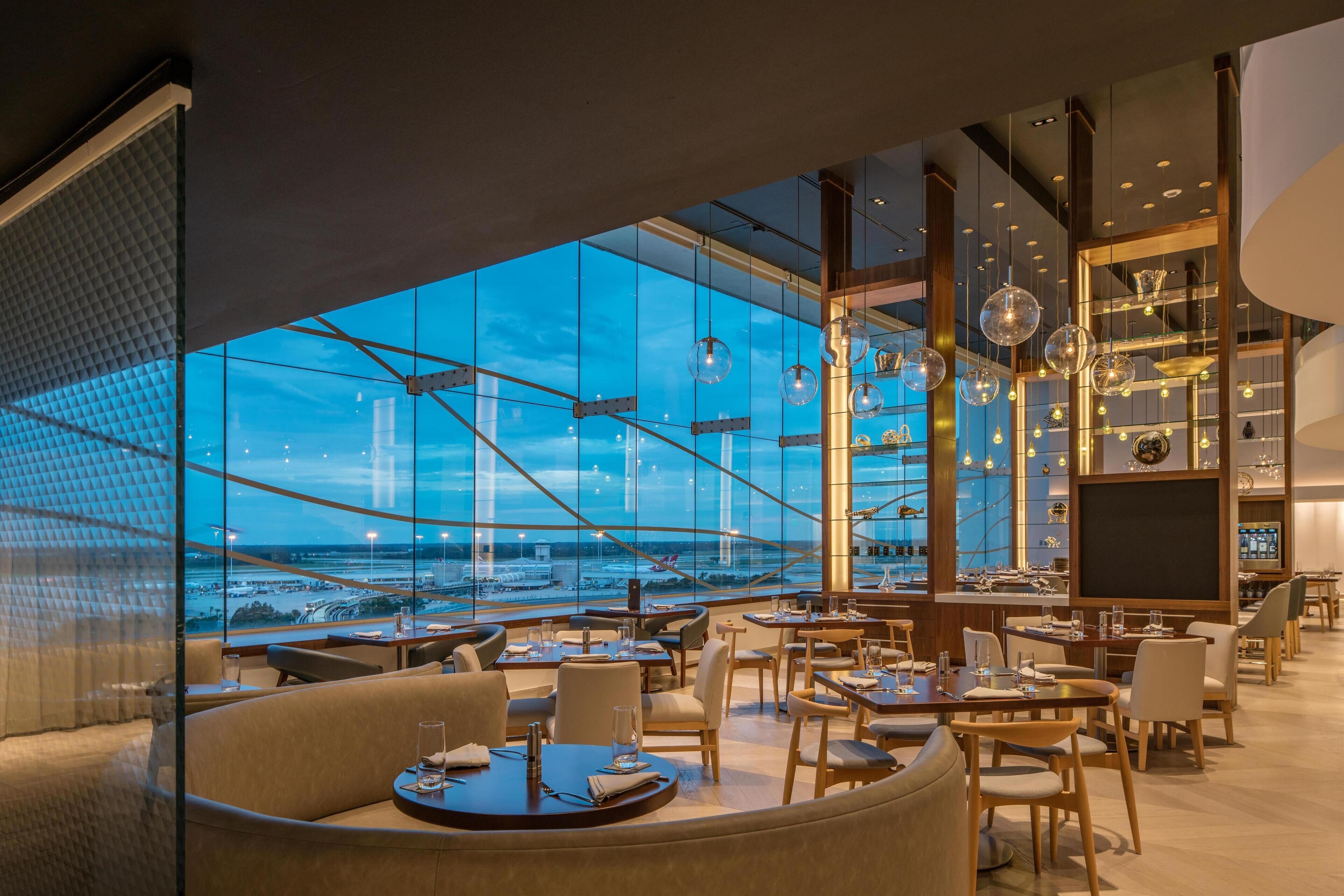 2 restaurants, breakfast, lunch, dinner served; American cuisine 