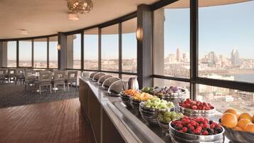 2 restaurants, breakfast, lunch, dinner served; American cuisine