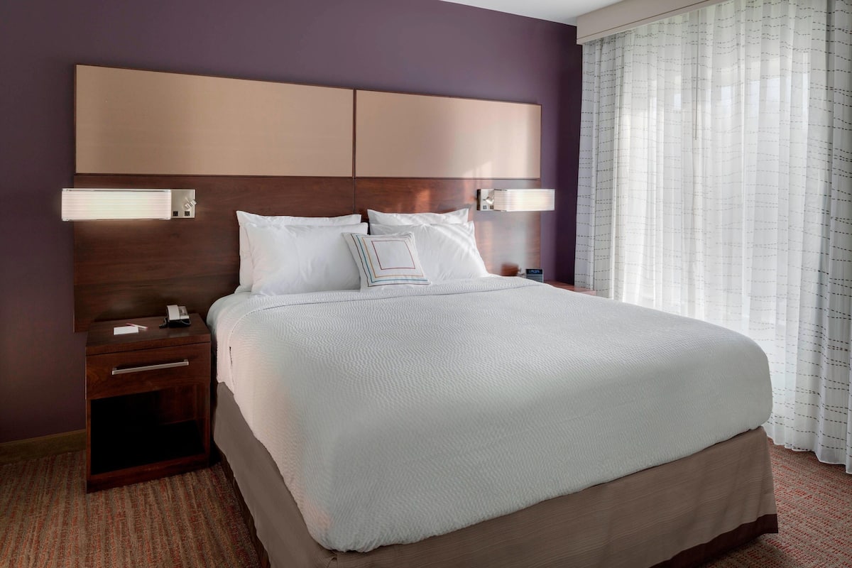 Suite, 2 Bedrooms | In-room safe, desk, laptop workspace, iron/ironing board