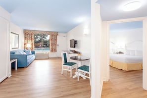 In-room safe, laptop workspace, iron/ironing board, free WiFi