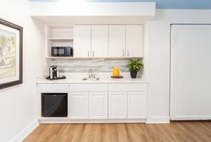 1 bedroom, in-room safe, laptop workspace, iron/ironing board