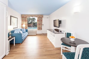 In-room safe, laptop workspace, iron/ironing board, free WiFi