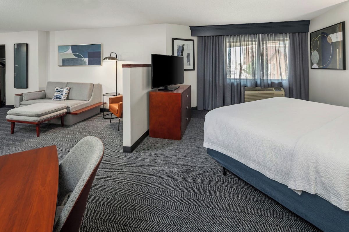 suite, 1 bedroom, non smoking, city view | meeting facility