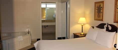 Suite, 1 cama Queen size, para no fumadores | Escritorio, tabla de planchar con plancha, cunas y camas extra