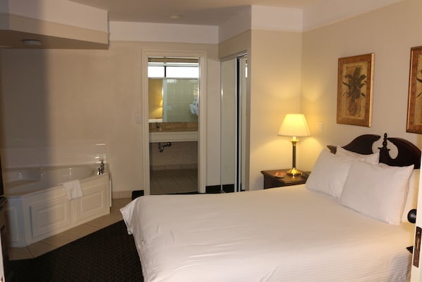 Suite, 1 Queen Bed, Non Smoking | Desk, iron/ironing board, cribs/infant beds, rollaway beds - Imperial Swan Hotel & Suites (Lakeland)