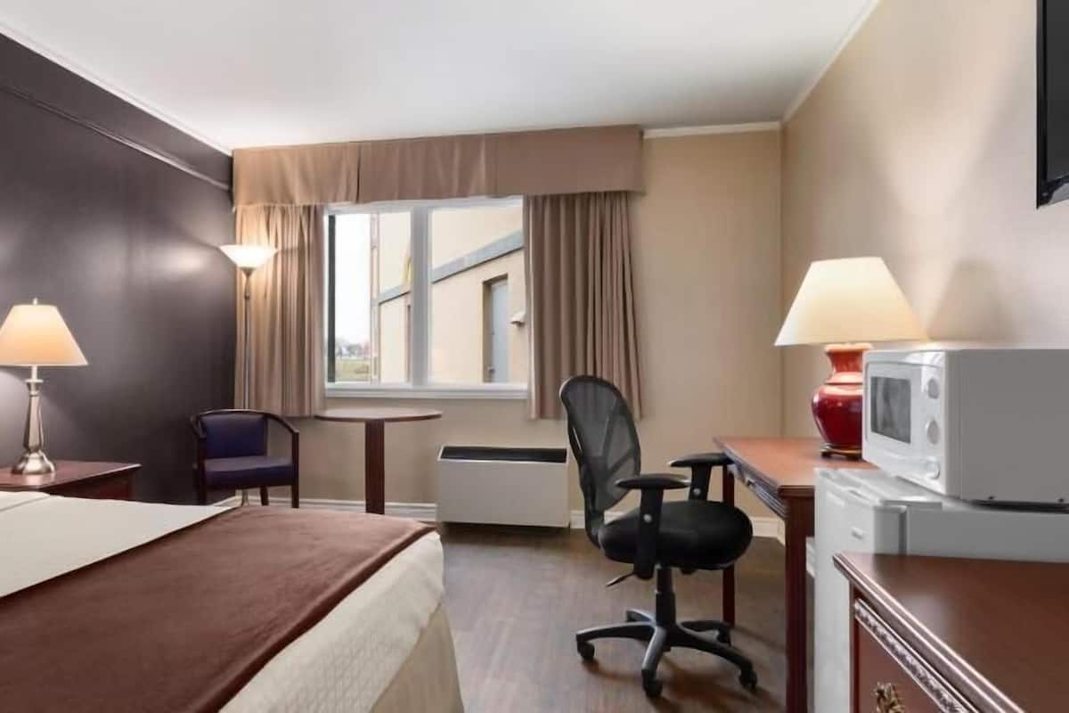 Desk, iron/ironing board, free WiFi, bed sheets