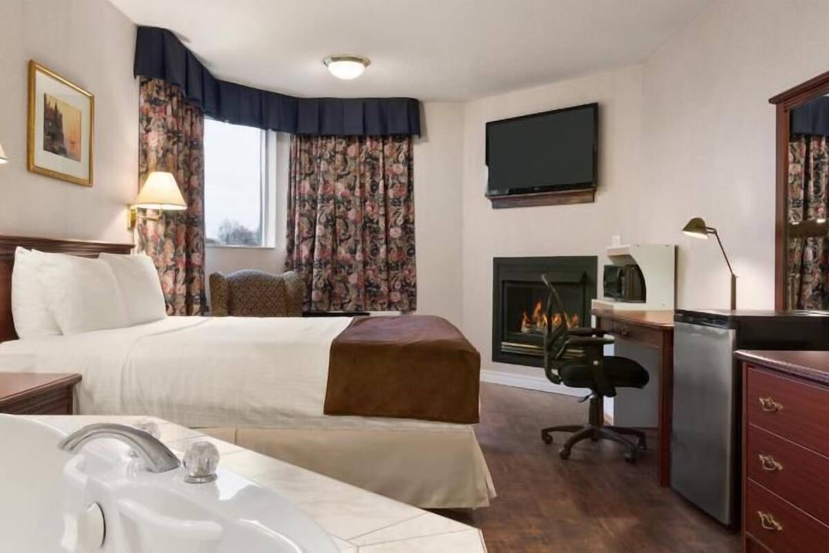 Desk, iron/ironing board, free WiFi, bed sheets